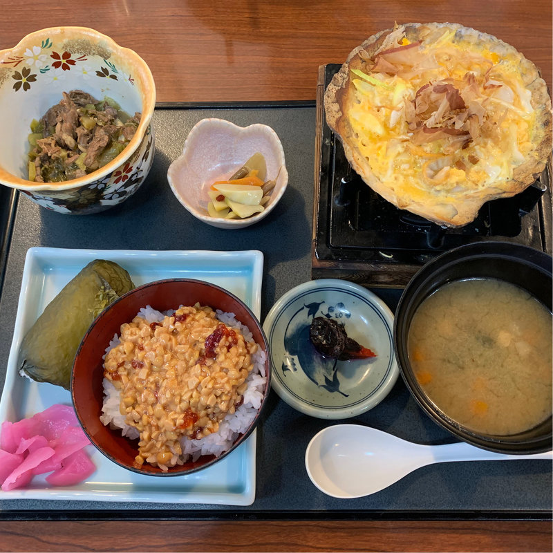 太宰の昼めし(太宰らうめんと津軽のめしや・めぇ)