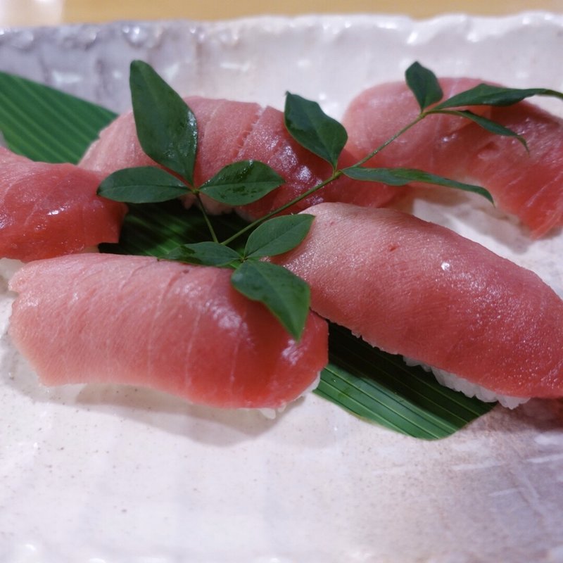 中とろにぎり(魚河岸 丸天 魚河岸店)