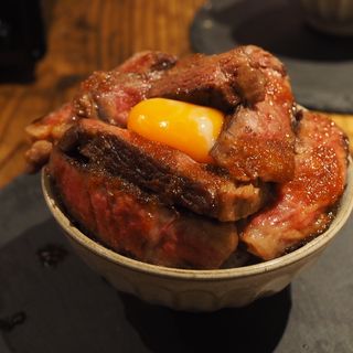 インスタ映えステーキ丼(令和ホルモン)