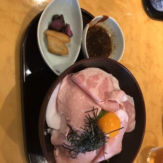 ローストポーク丼(無門四谷 （むもんよつや）)