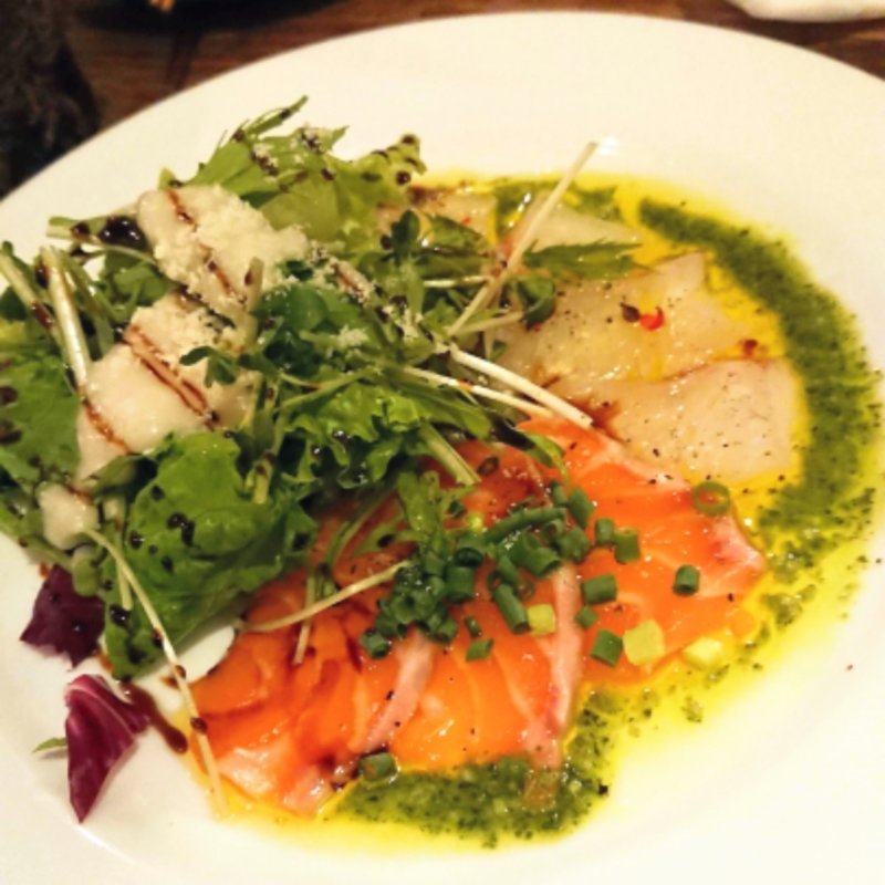 鯛とサーモンのカルパッチョ(ぶどうの根っこ)