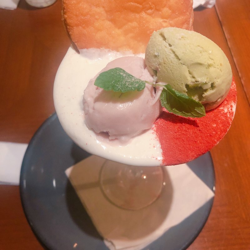 ピスタチオと苺のパフェ(ESPRESSO D WORKS)