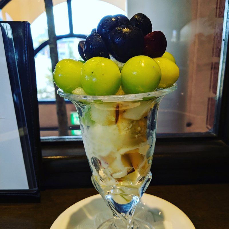 シャインマスカットとナガノパープルのパフェ(フルーツガーデン シン・サン （Fruit Garden 新・SUN）)