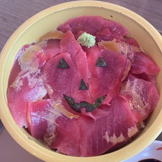 マグロ丼(タカマル鮮魚店GEMS田町店)