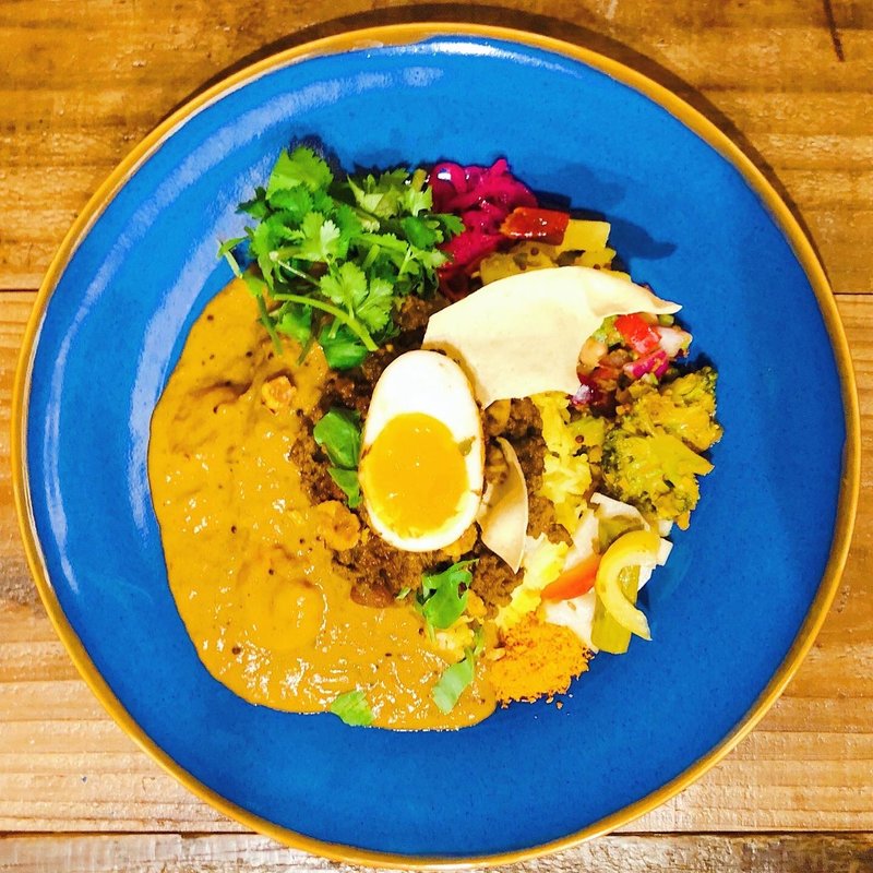 あいがけ（パクチーシュリンプ、限定:蝦夷鹿と甘栗の麻辣キーマ）(カレーショップ初恋)