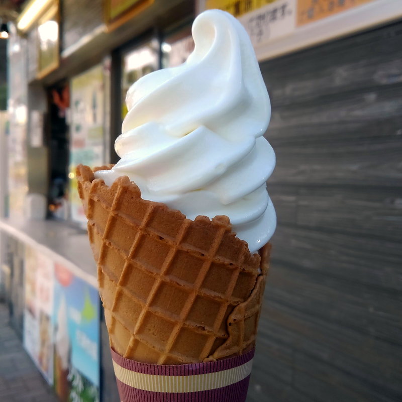 岩瀬牧場のバニラソフト(鶴巣パーキングエリア（下り線）テイクアウトコーナー)