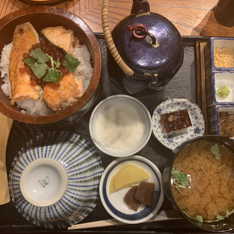 鮭いくらおひつ膳(おひつ膳 田んぼ 代々木本店)