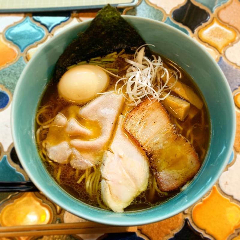 釣鐘ブラック(醤油) 玉子入り(麺処 田なか（仮）)