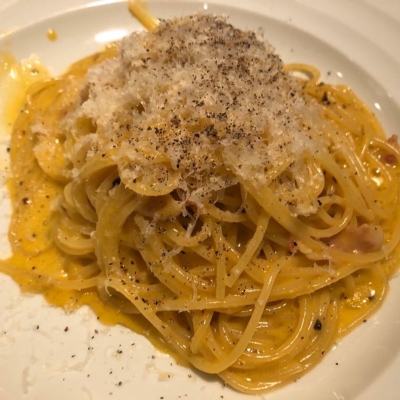 トリュフ風カルボナーラ(イタリアンダイニングぺスカ)