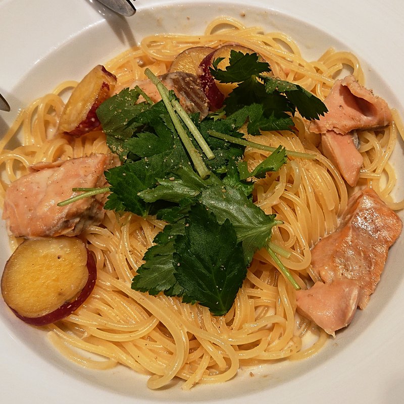 秋鮭とサツマイモの豆乳胡麻クリーム(ラパウザ アトレ川崎店)