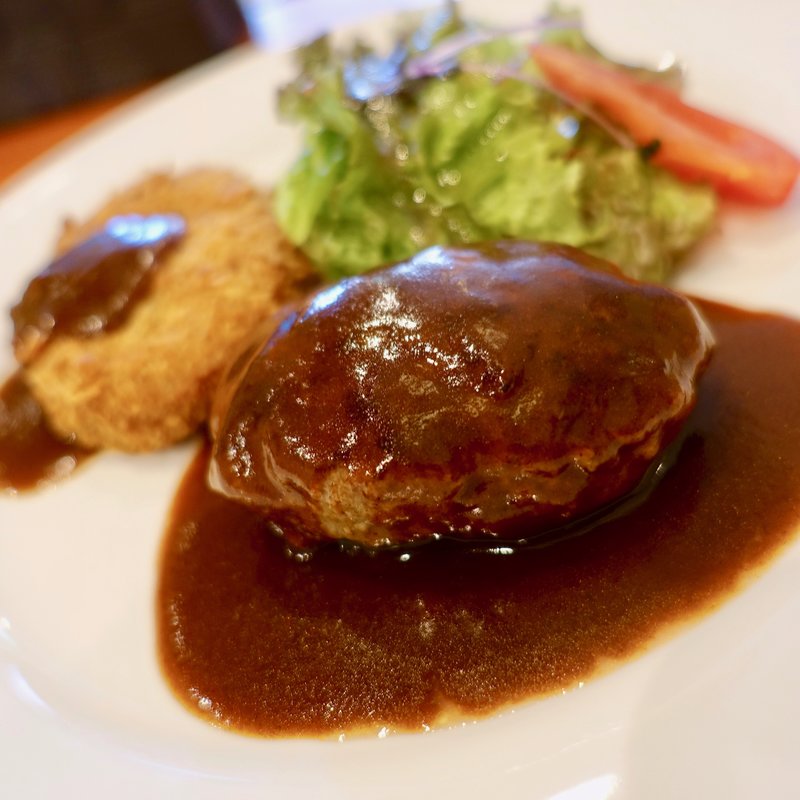 本日のランチ ハンバーグ＆ポテトコロッケ(洋食Shin)