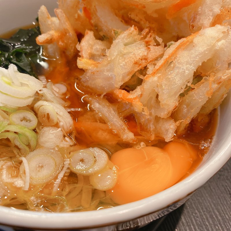 かき揚げそば （温）＋ トッピングたまご(万葉そば つつじヶ丘店)