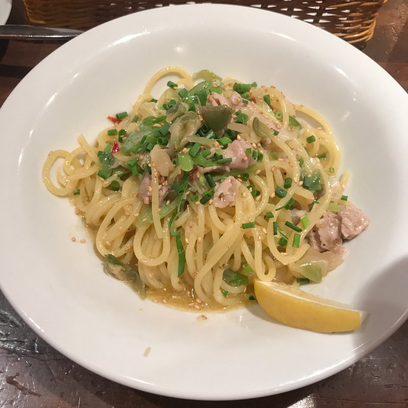 豚肉のねぎ塩パスタ(バンバール Wine&Pasta)