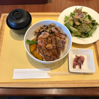 アンガスサーロインステーキ丼(ロイヤルホスト白根店)
