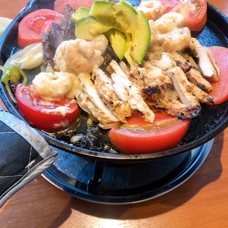 牛鶏海老で大満足！　『トリオファヒータグランテ』(エルトリート 池袋西口店)