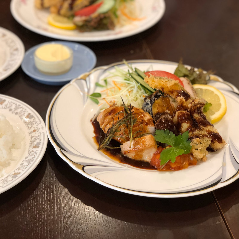 チキンの香草焼とミックスフライ(洋食マザー )