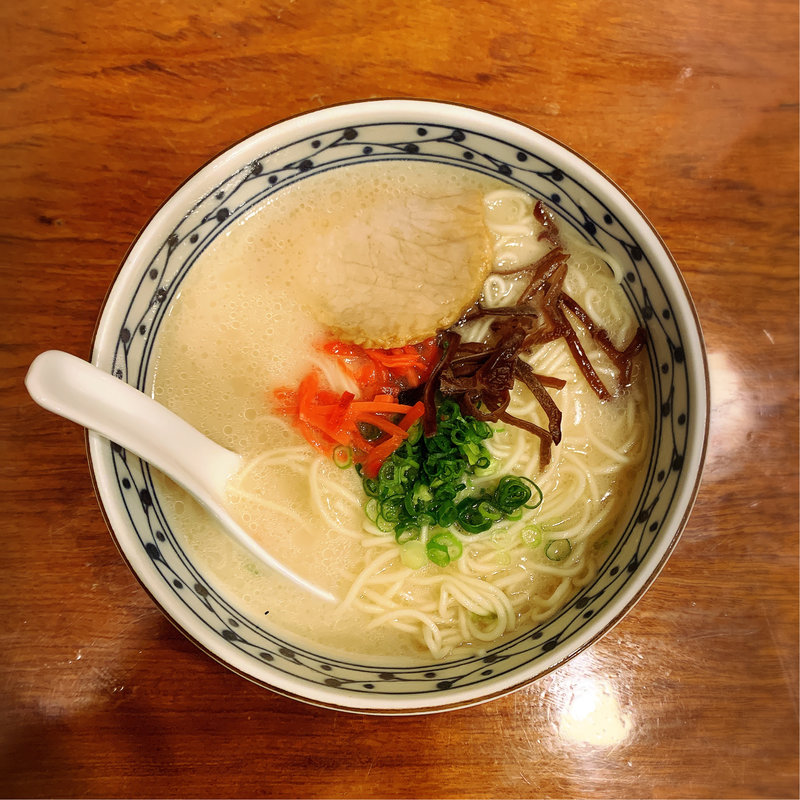 博多とんこつラーメン(九州居酒屋いちばんや)