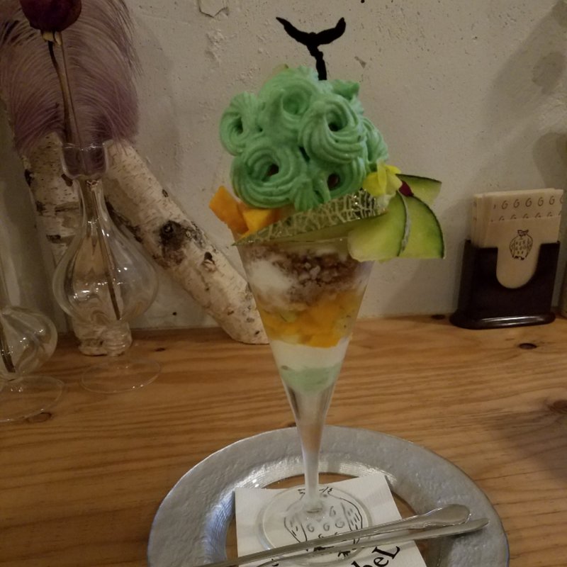 (夜パフェ専門店パフェテリア ベル)