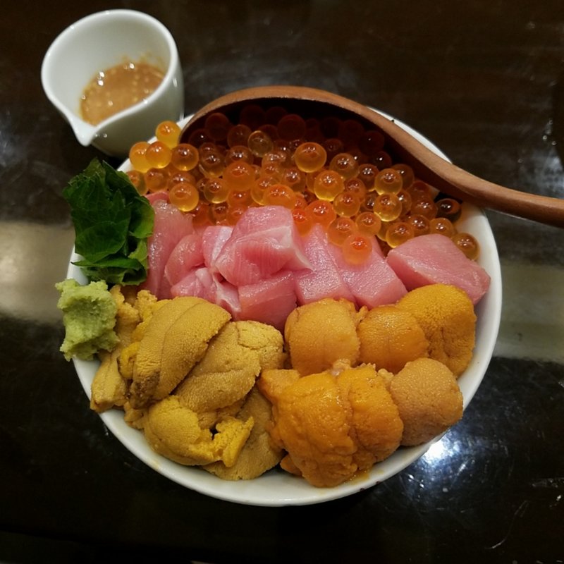 ぜいたく丼(田中田)