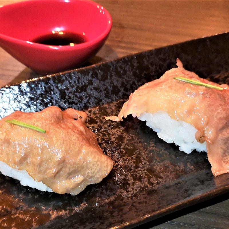 極上カルビ寿司　1貫(韓国バル OKOGE 天王寺店 )