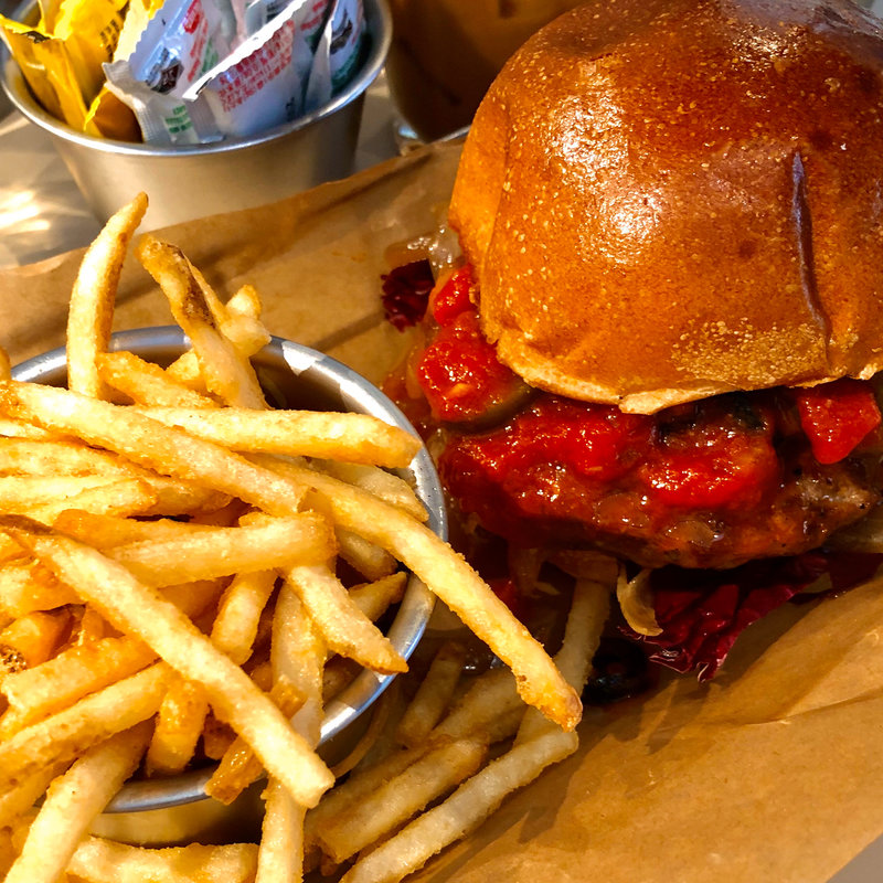 アングリーホットバーガー(J.S. BURGERS CAFE 新宿店 （J.S.バーガーズ カフェ 【旧店名】STANDARD BURGERS）)