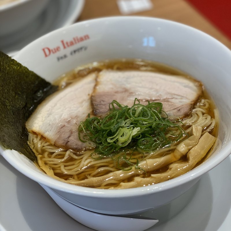 醤油ラーメン大盛り(黄金の塩らぁ麺　ドゥエイタリアン)