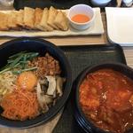 石焼ビビンバと豚スンドゥブのセット・じゃがチーチヂミ(東京純豆腐 アトレヴィ田端店)