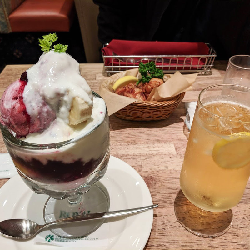 ヨーグルトジャーマニー(ロイヤルホスト室見店)