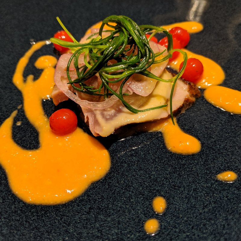 気仙沼産鰹の炙り(リストランテ エクリュ)