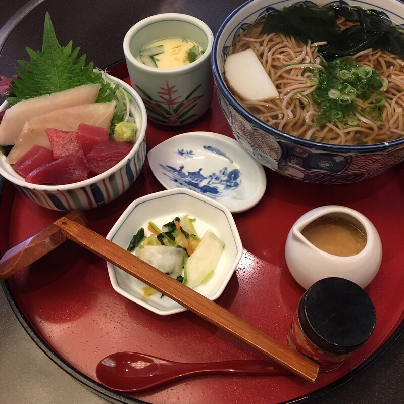 こぶり二色まぐろ丼と出汁そば(かごの屋 長吉長原店)