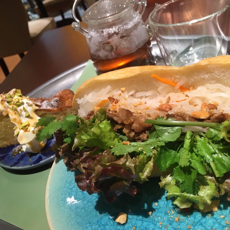 牛焼肉とアイオリポテトのバインミー(HASU)