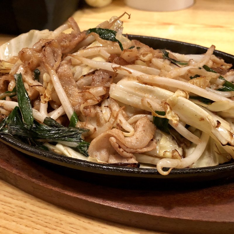 豚バラと野菜の塩ダレ鉄板(20世紀居酒屋TAKAYA)