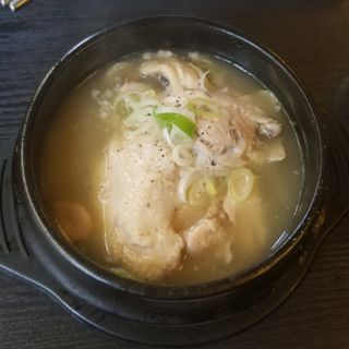 参鶏湯(韓国家庭料理 李家)