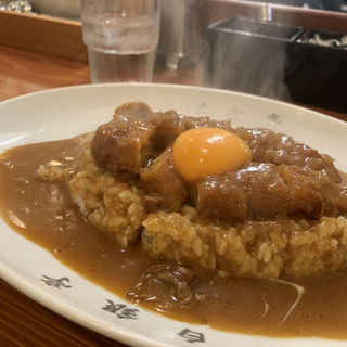 カツカレー +生卵トッピング(白銀亭)