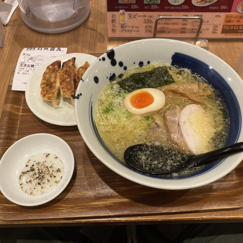 コク旨ラーメンと餃子3個セット(麺処直久 新橋 （メンドコロナオキュウ）)