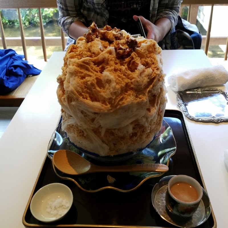 キャラリゼしたナッツと焦がし塩キャラメルソース(お茶と酒　たすき )