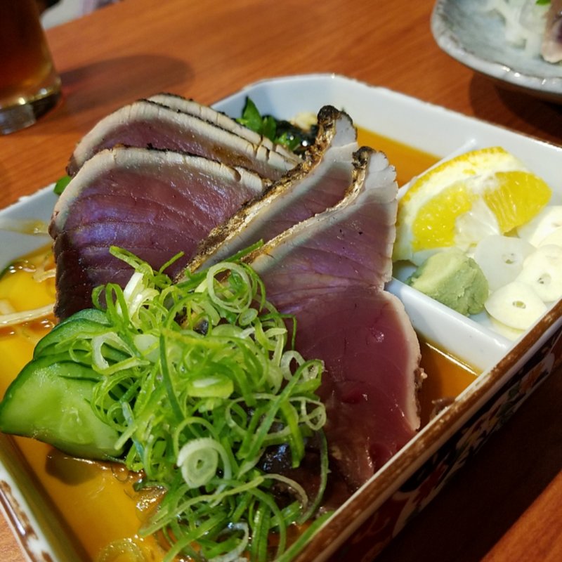  カツオの塩タタキ(居酒屋　葉牡丹 （はぼたん）)