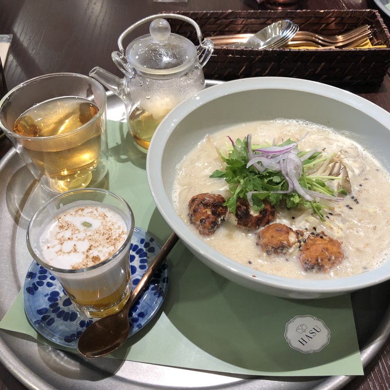 鶏つくねの舞茸、豆乳スープのフォー(HASU)