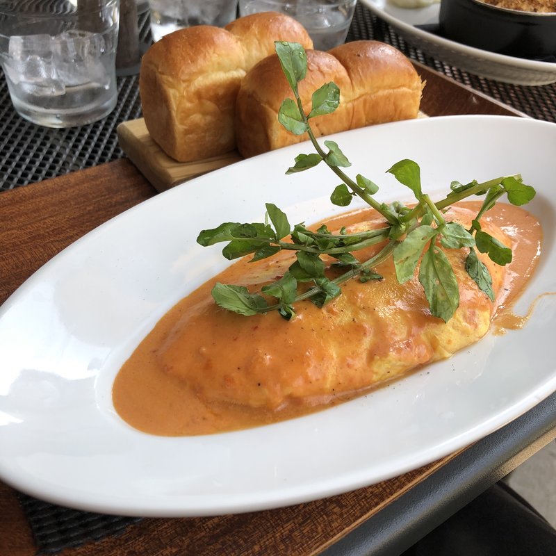 オマールエビとフレッシュトマトのオムレツ　オマールクリームソース(ブランチキッチン)