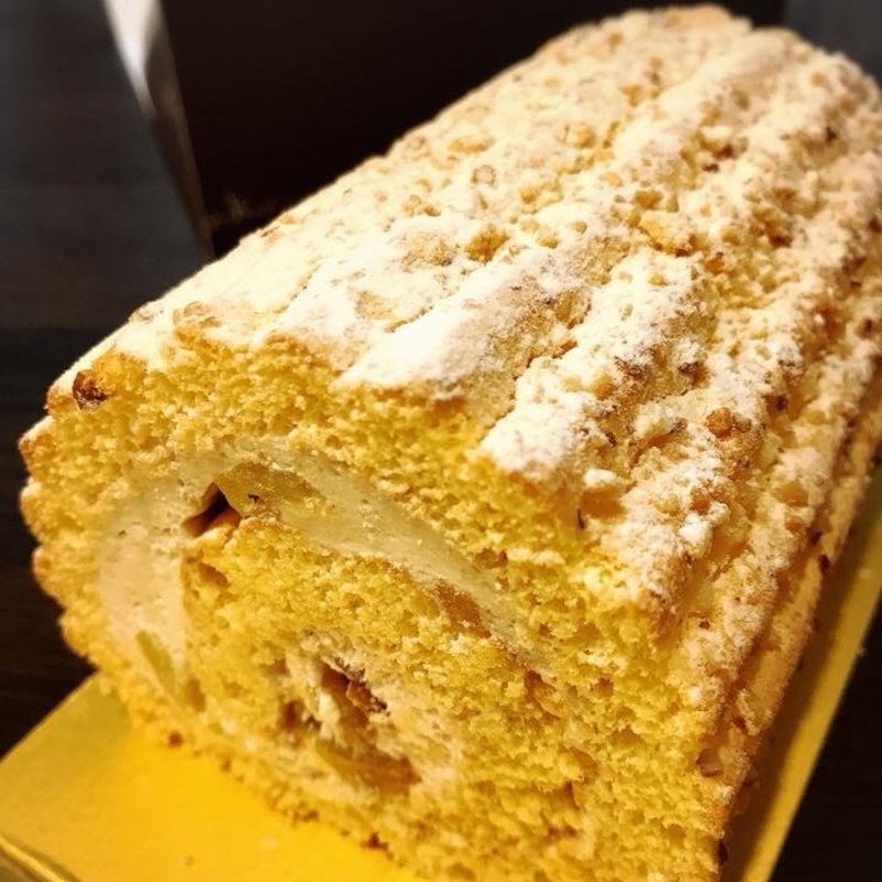 渋皮付き栗入りクリームのロールケーキ(キャトル 柿の木坂 本店)