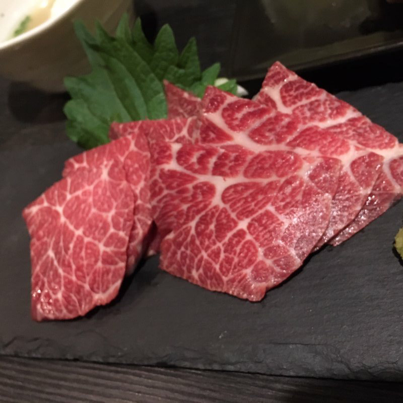 特上霜降り馬刺し(馬い鶏+沖縄料理)