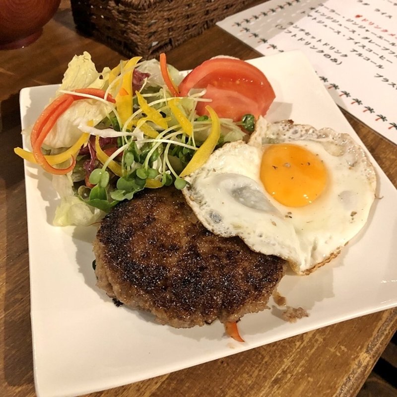 鉄板焼きハンバーグ目玉焼き付き(鉄板バルＨＩＬＯ宗友)