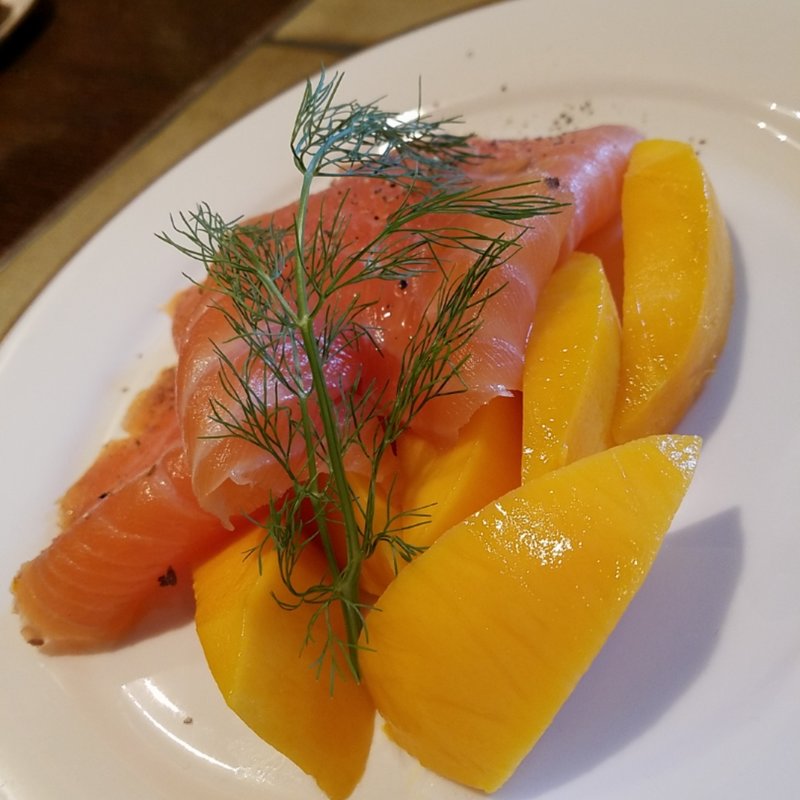 マンゴーとスモークサーモン(コリス )