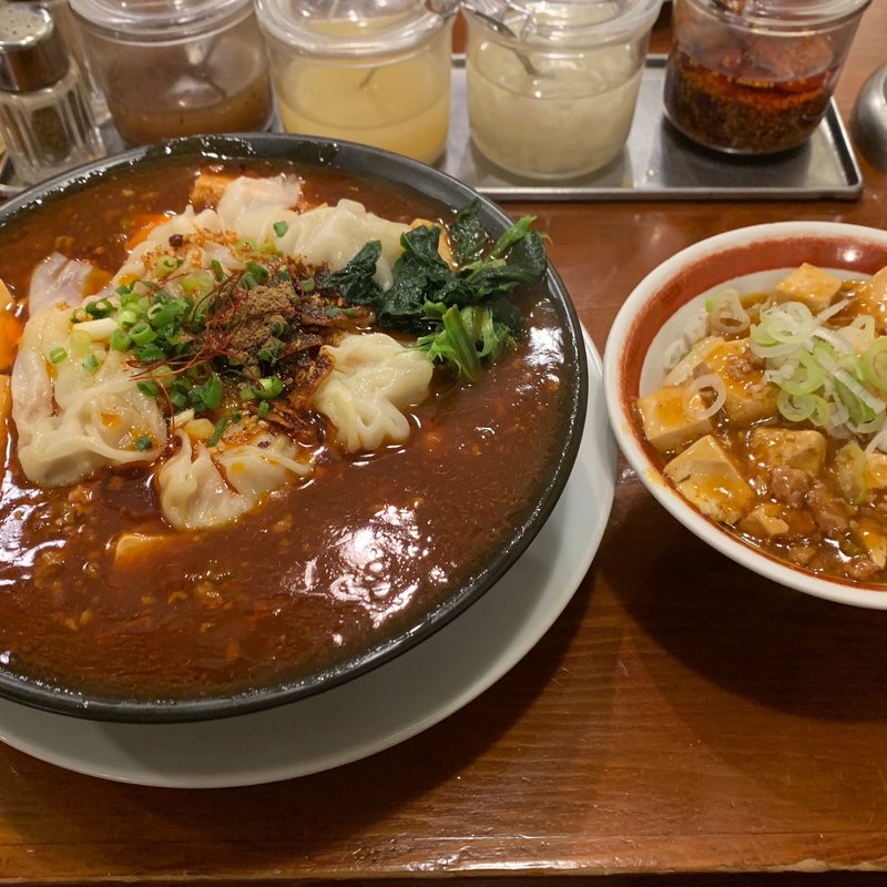 濃厚辛口麻婆わんたんめん(広州市場 西新宿店)