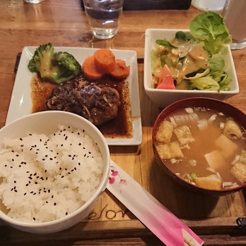 ハンバーグ定食(バチェラー)