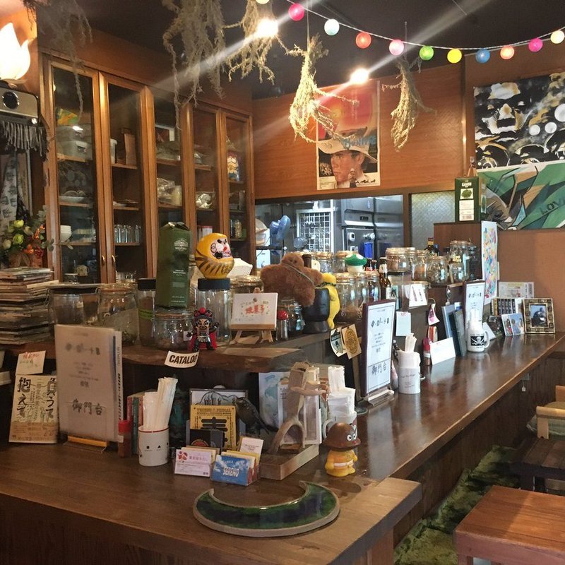 カレー屋ロストコーナー 店内カウンター(東間屋)