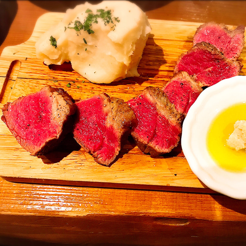 牛チャックテールステーキ西洋ワサビ添え(路地裏のタパス　イシオカ )