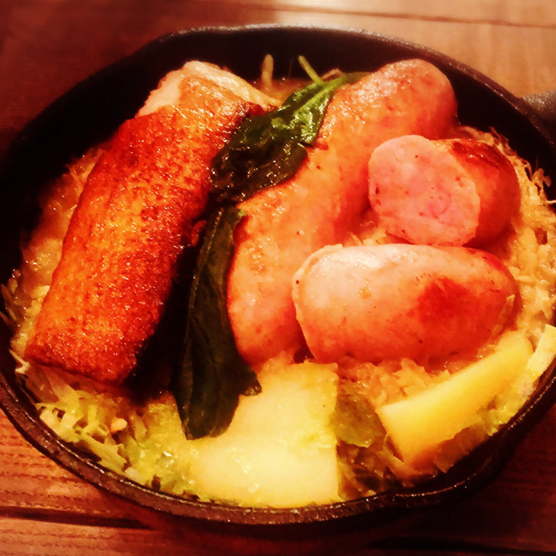 豚肩ロースとソーセージのロースト　トリュフオイルかけ(BISTRO PUG （ビストロ パグ）)