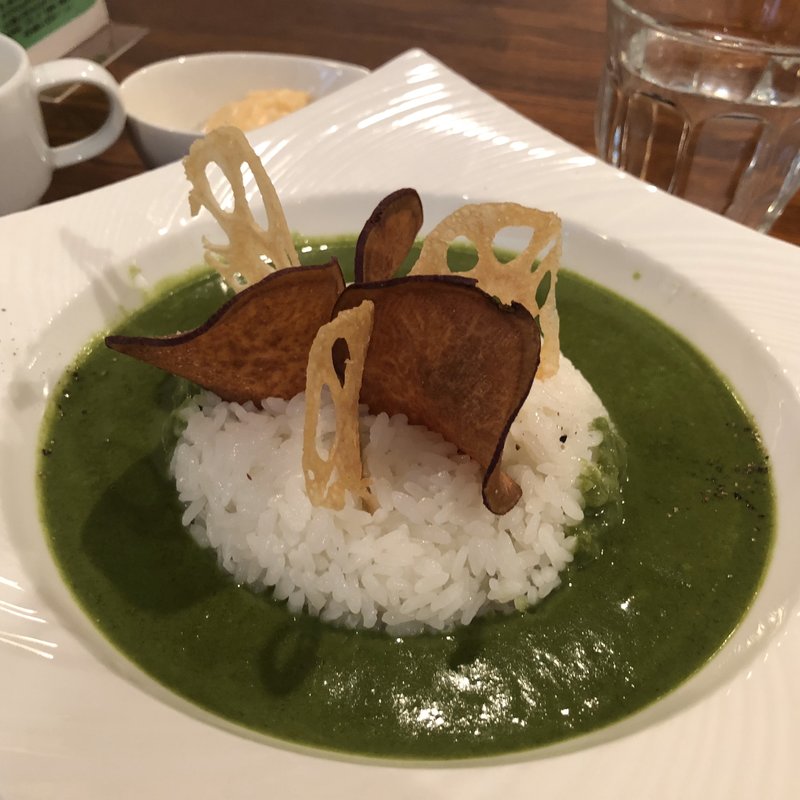 ほうれん草たっぷり！グリーカレー(美味これくしょん 神田倶楽部)