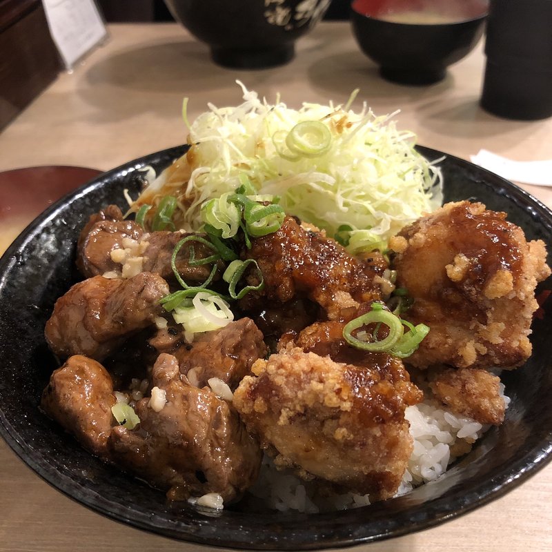  豪快 ロックステーキ唐揚げ合盛り丼(伝説のすた丼屋 お茶の水店)